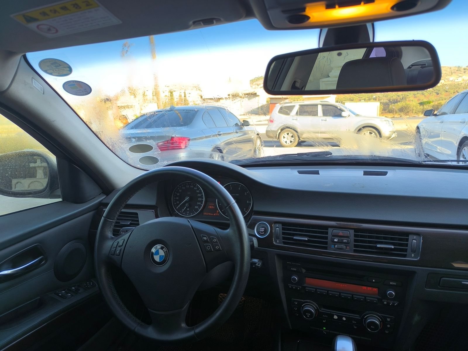kilometrage car sale bmw 3 series 320 i sedan used 2011 vq image