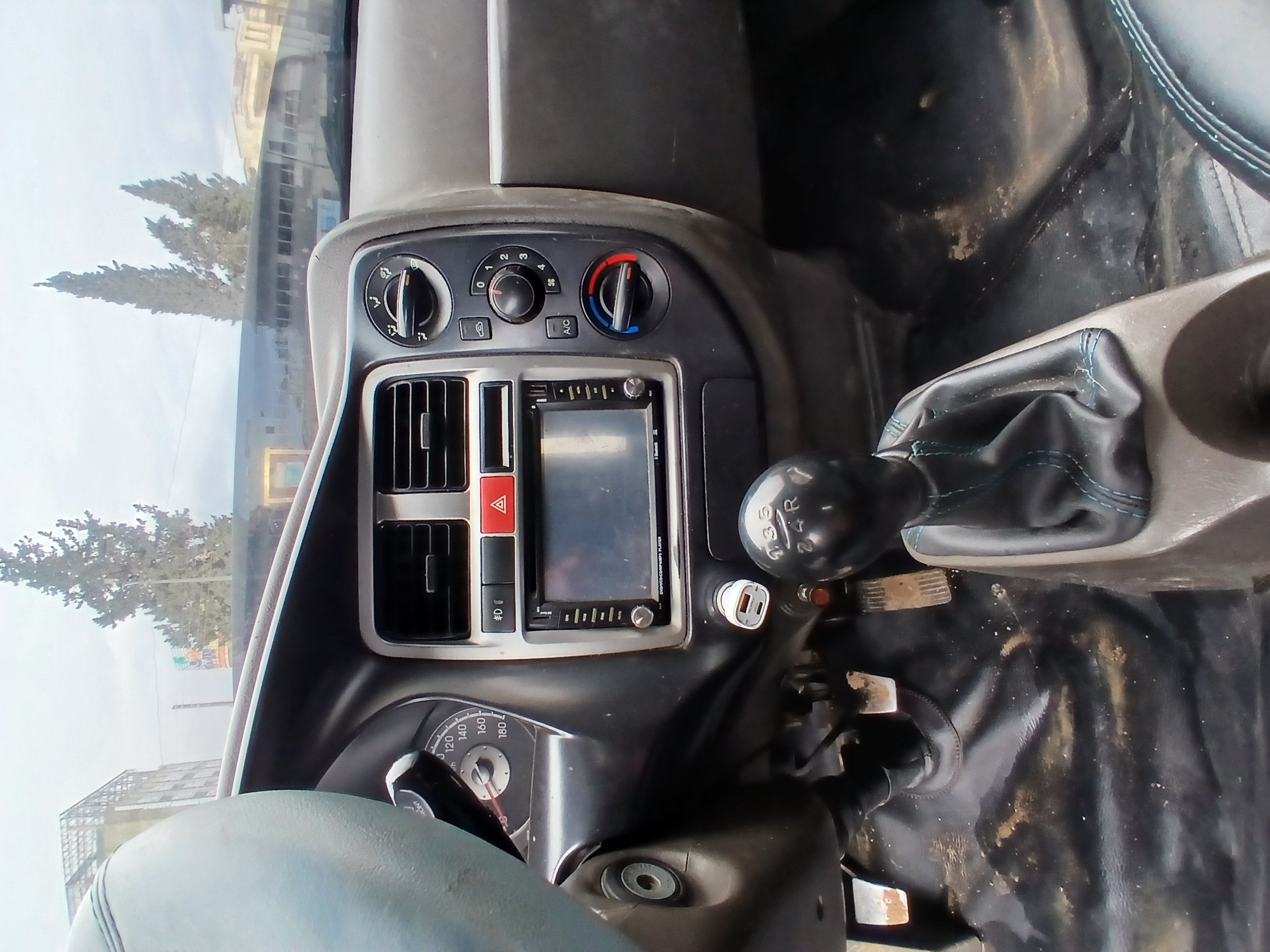 kilometrage car sale hyundai porter ii 2 crdi cargo truck used 2010 aleppo vt image