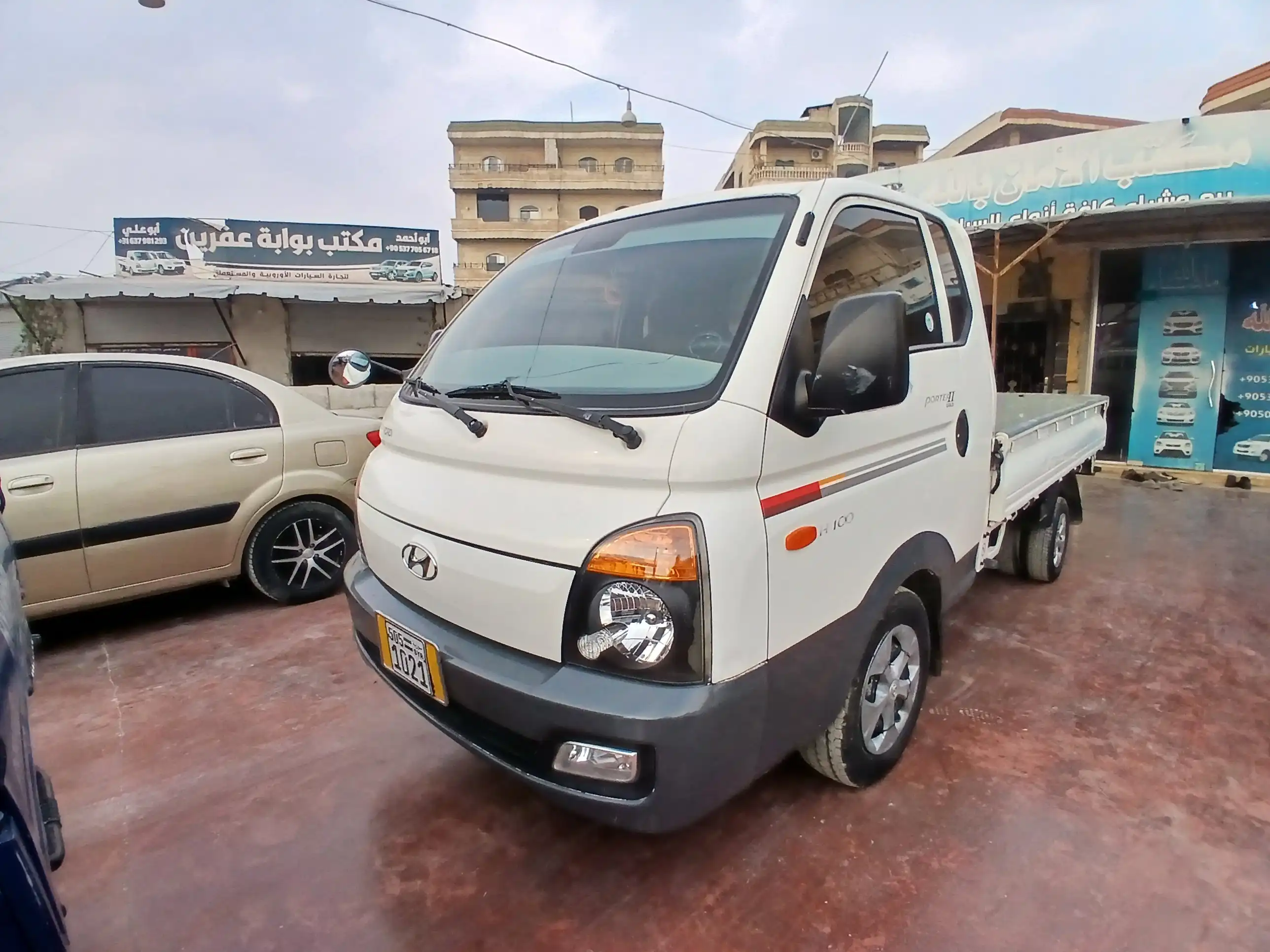 kilometrage car sale hyundai porter ii 2 crdi cargo truck used 2013 aleppo jt image