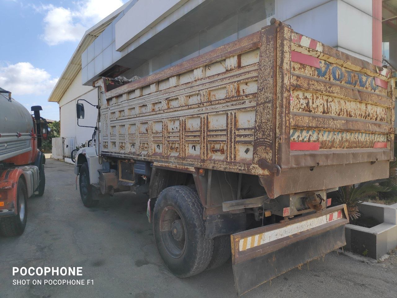 kilometrage truck volvo dump trucks used 1998 tartus ls image
