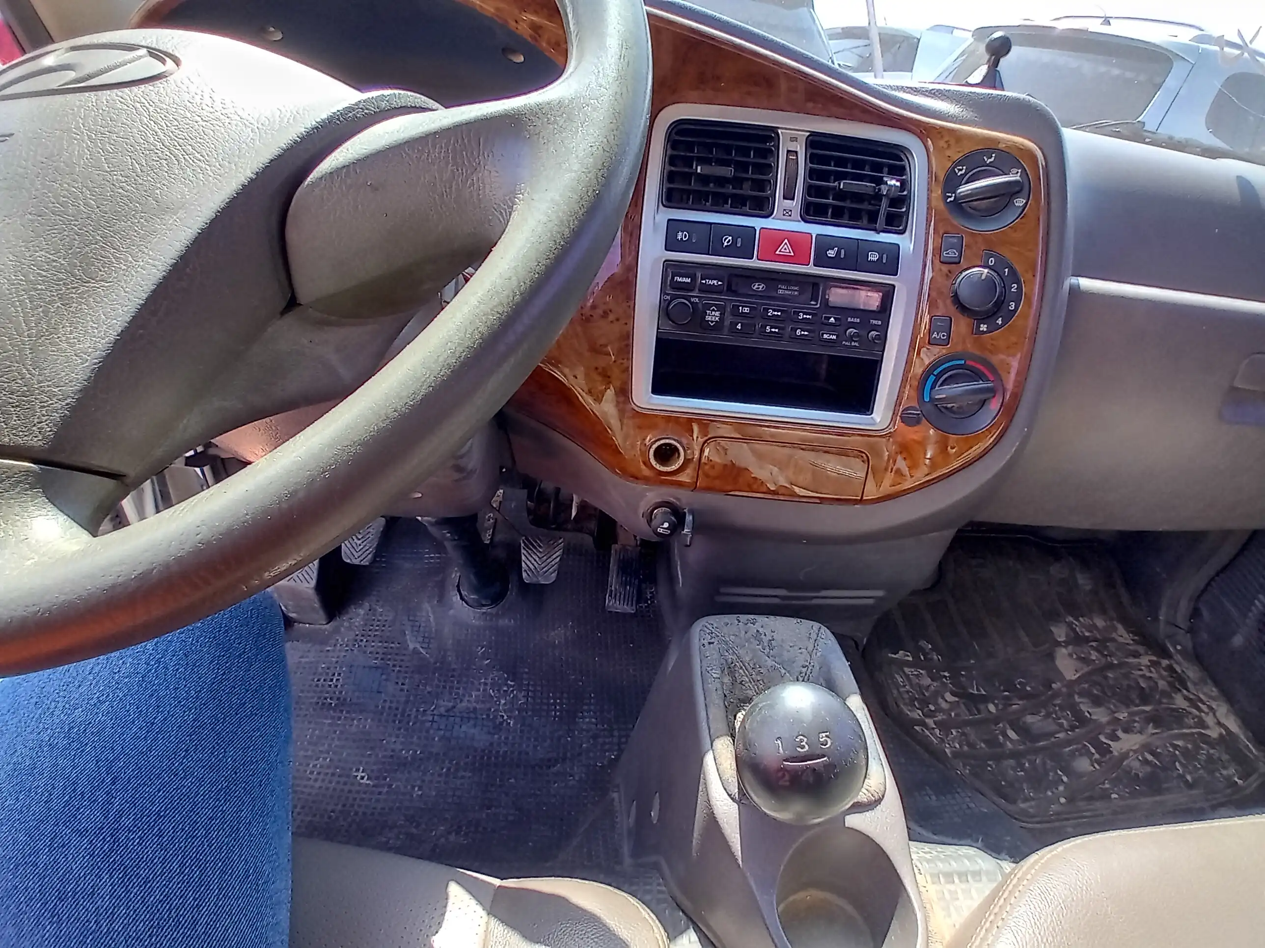 kilometrage car sale hyundai porter 2 crdi cargo truck used 2004 aleppo of image