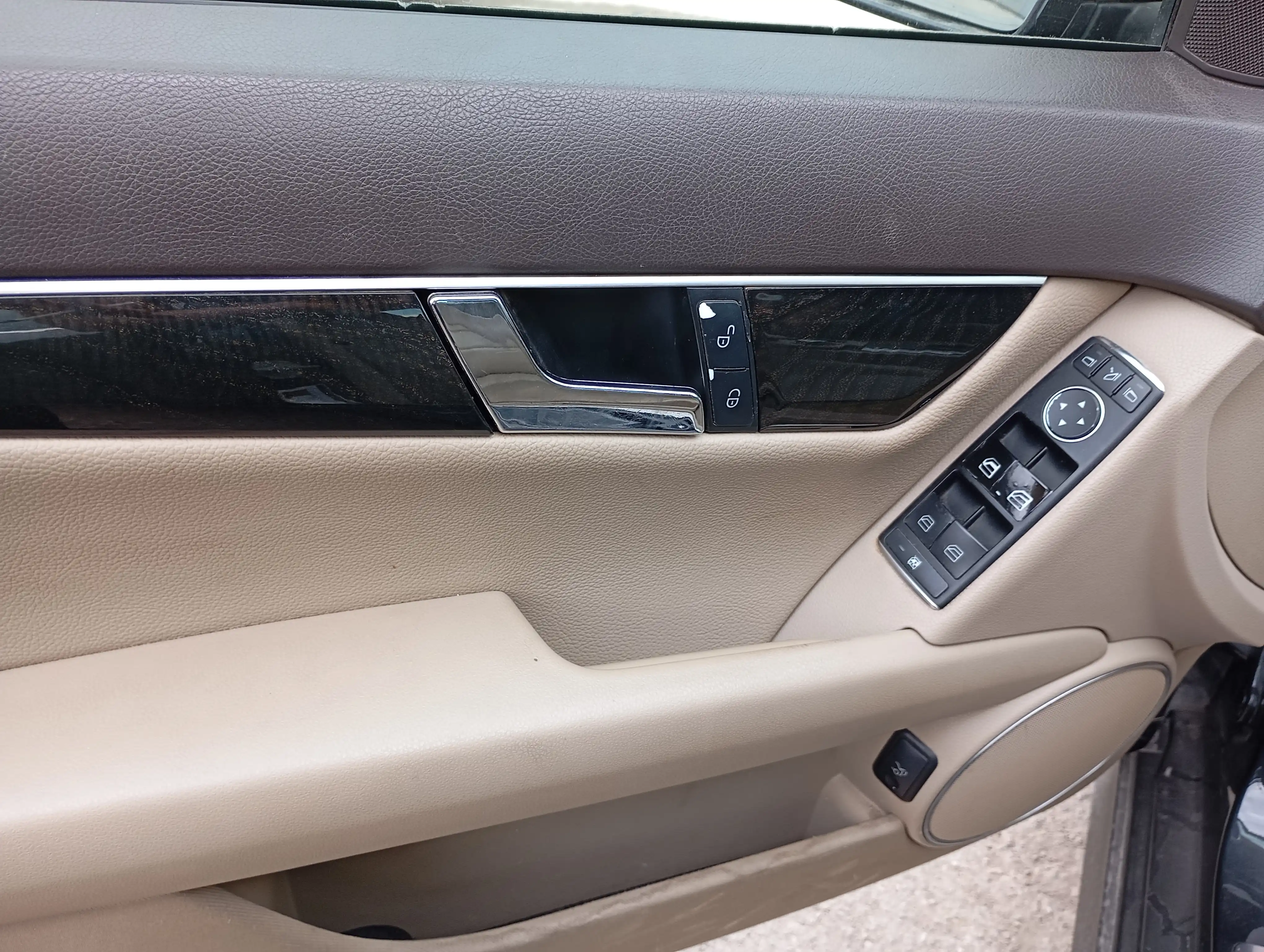 kilometrage car sale mercedes benz c class 200 sedan used 2013 aleppo nq image