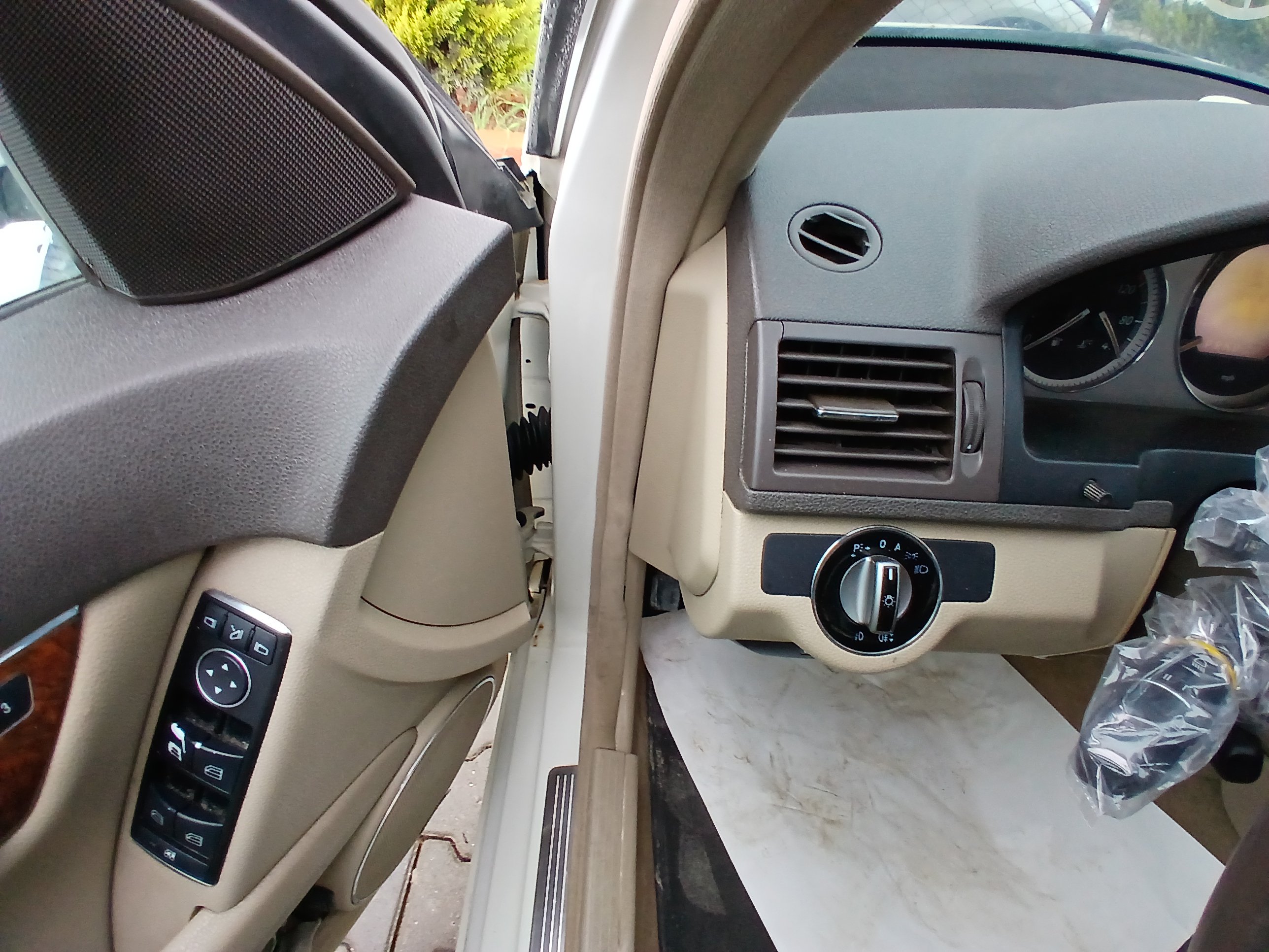 kilometrage car sale mercedes c class c 300 sedan used 2010 aleppo ez image