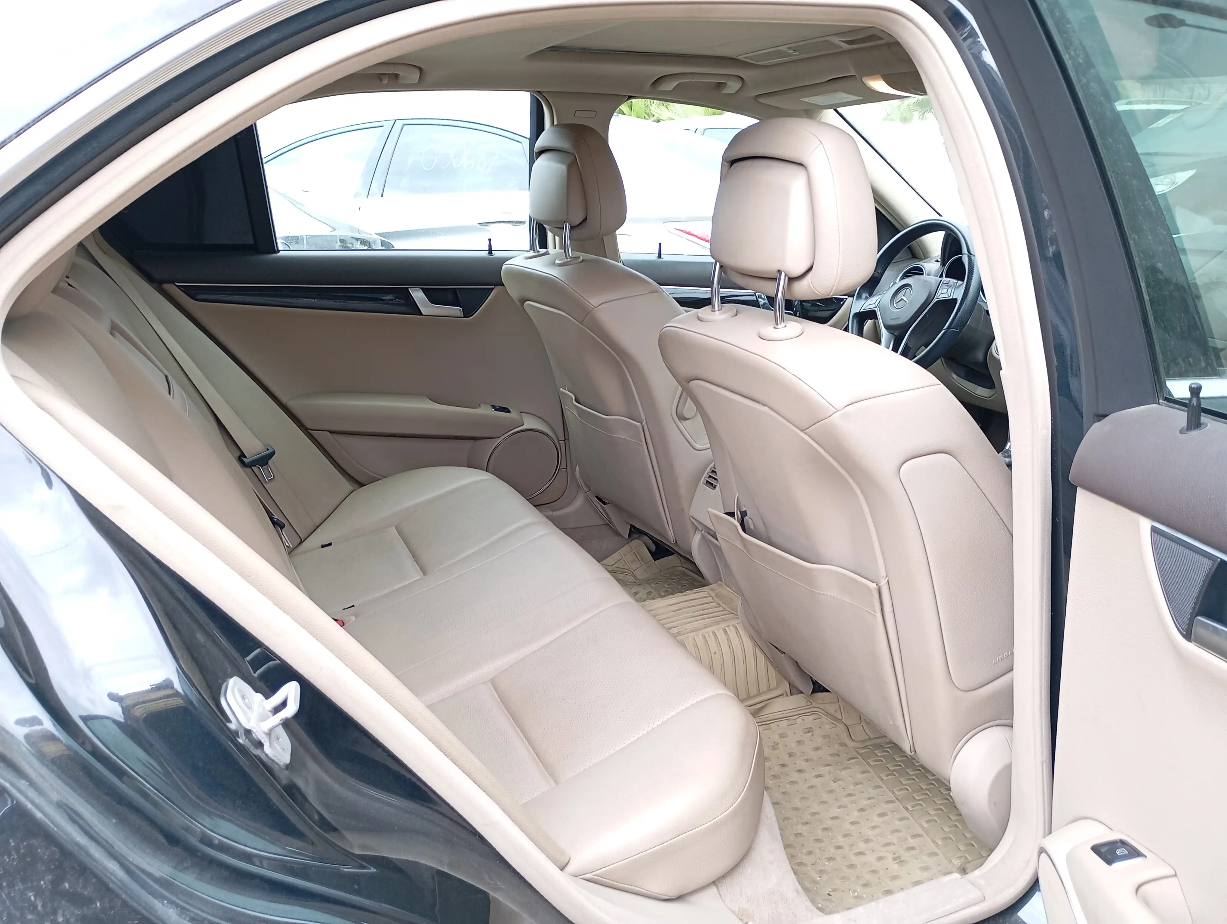 kilometrage car sale mercedes benz c class 200 sedan used 2013 aleppo nq image