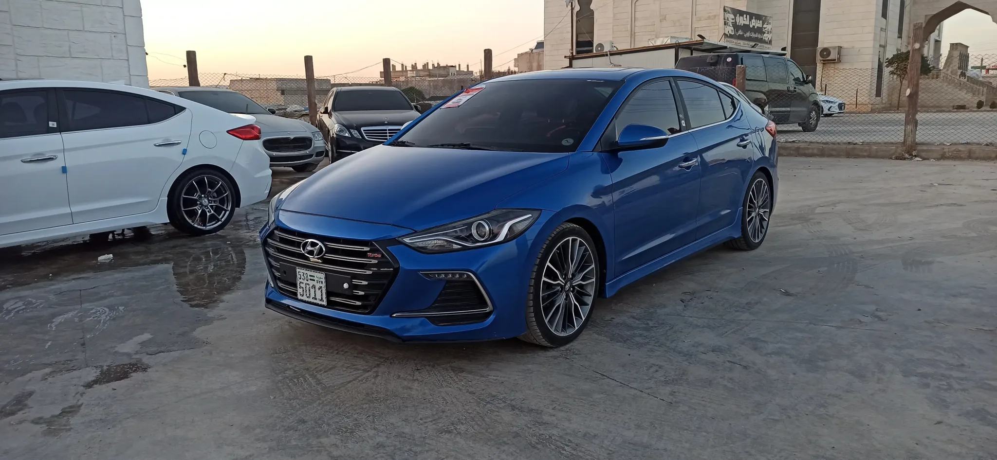 kilometrage car sale hyundai avante sport sedan used 2017 aleppo ir card image