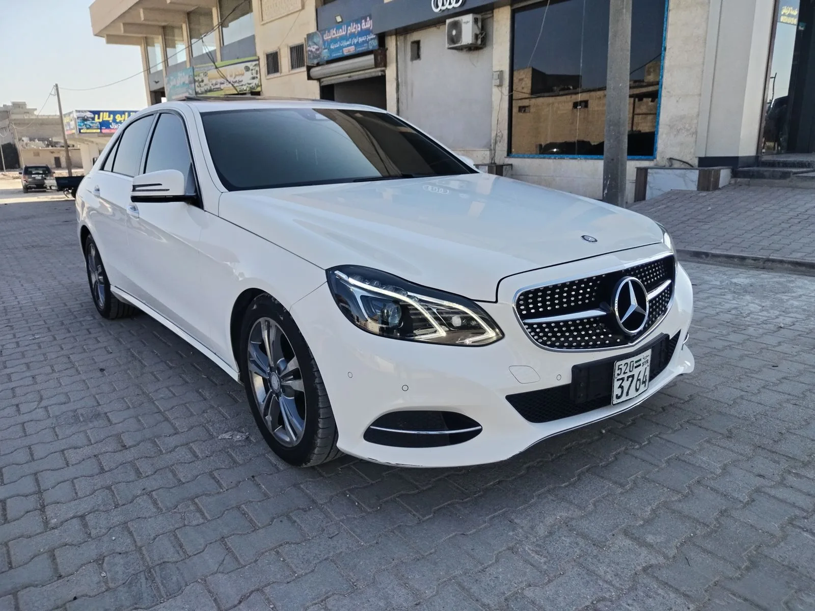 kilometrage car sale mercedes benz e class e 220 bluetec sedan used 2016 aleppo dg image