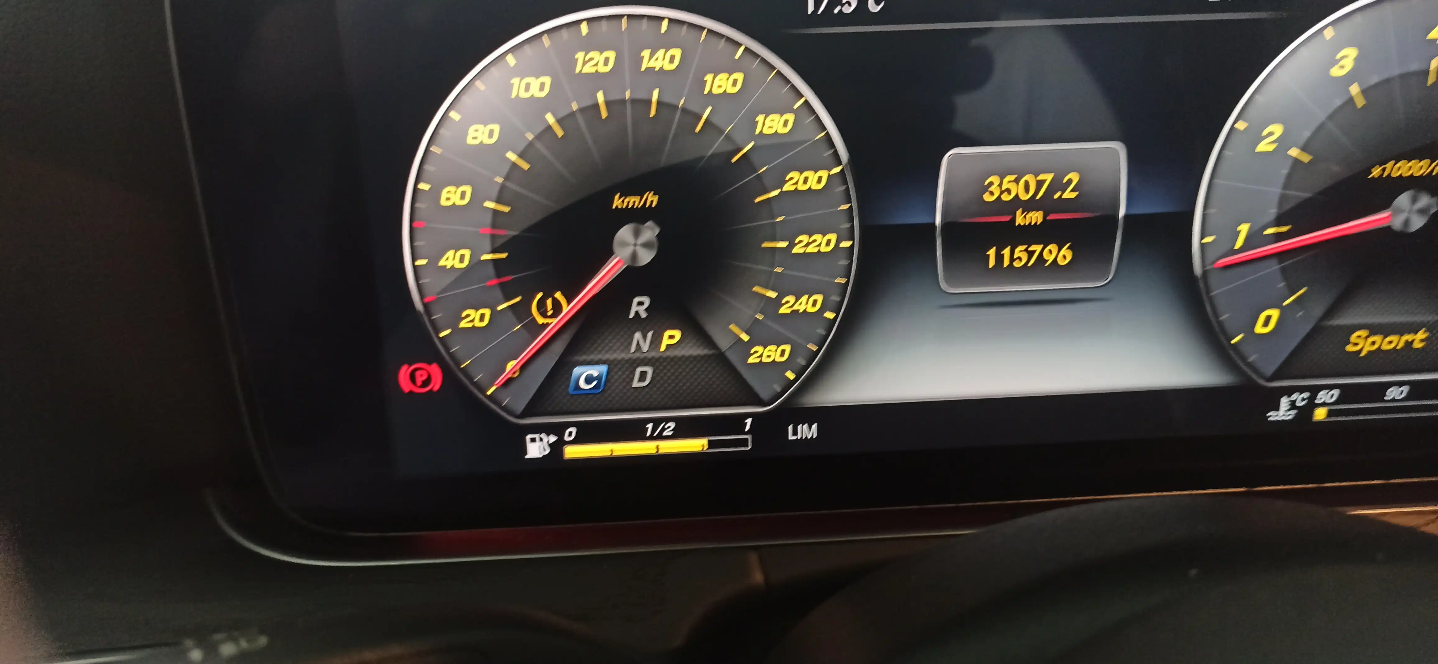 kilometrage car sale mercedes e class 300e 4matic sedan 2019 aleppo cs image