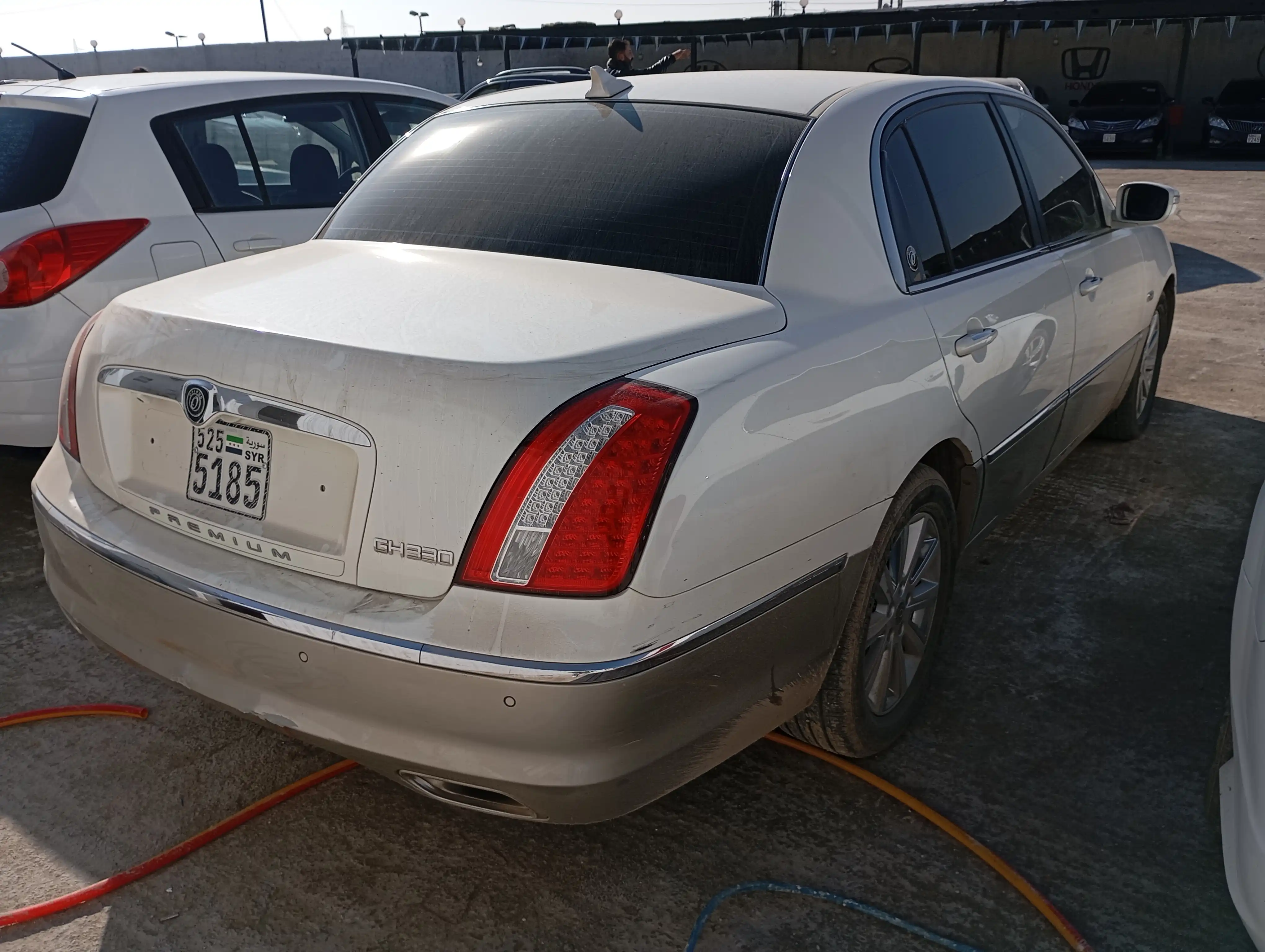kilometrage car sale kia opirus 3 3l sedan used 2011 aleppo ph image