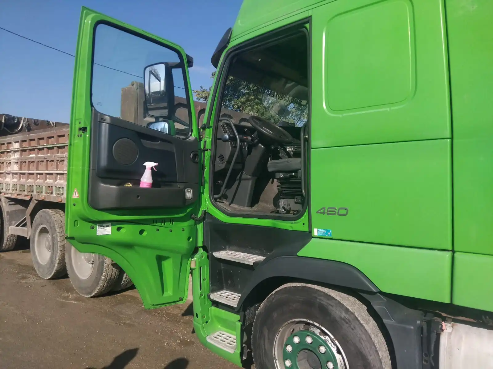 kilometrage truck volvo 460 standard semi trailer trucks used 2011 aleppo yt image