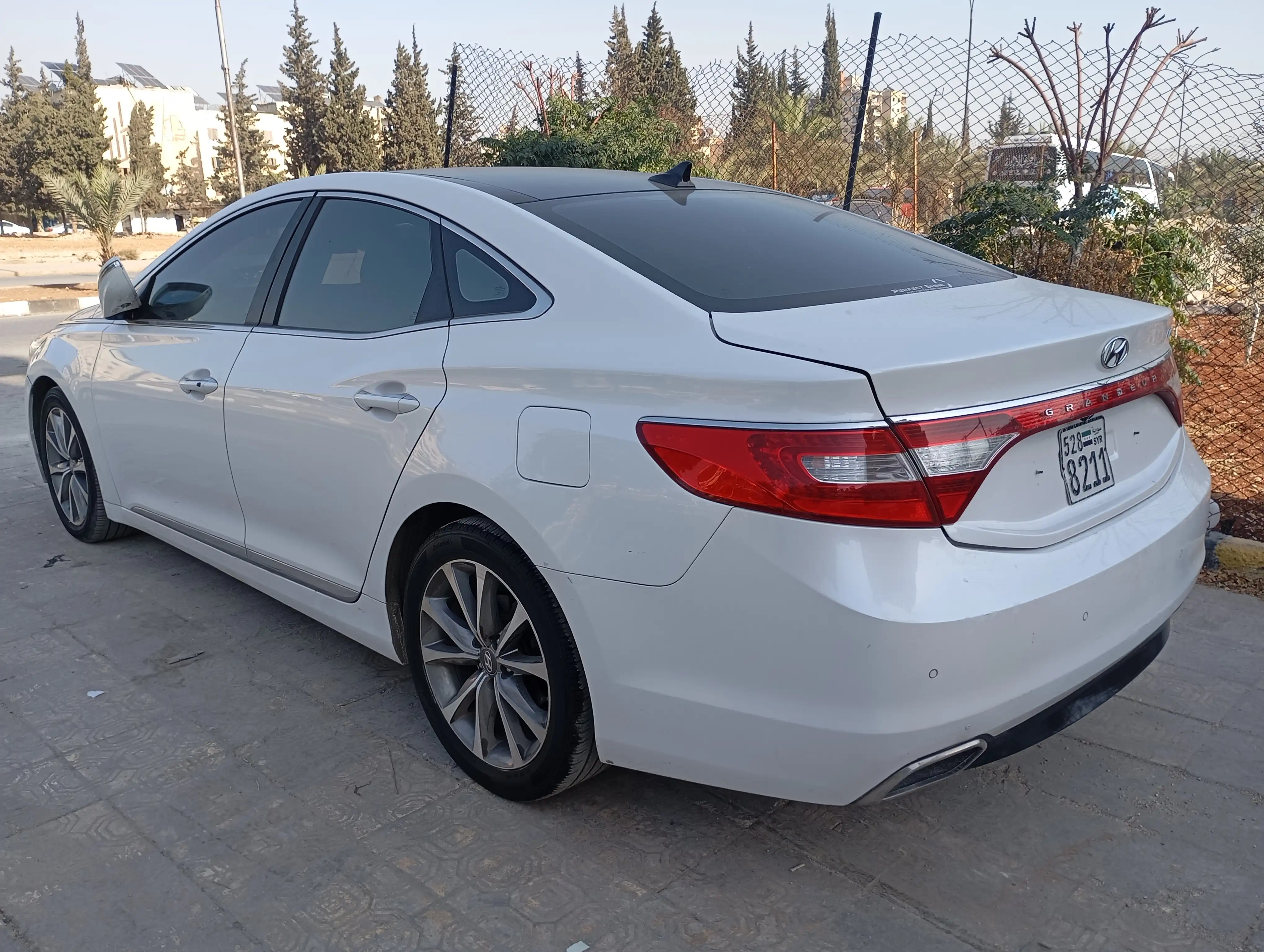 kilometrage car sale hyundai grandeur hg 300 sedan used 2015 aleppo up image