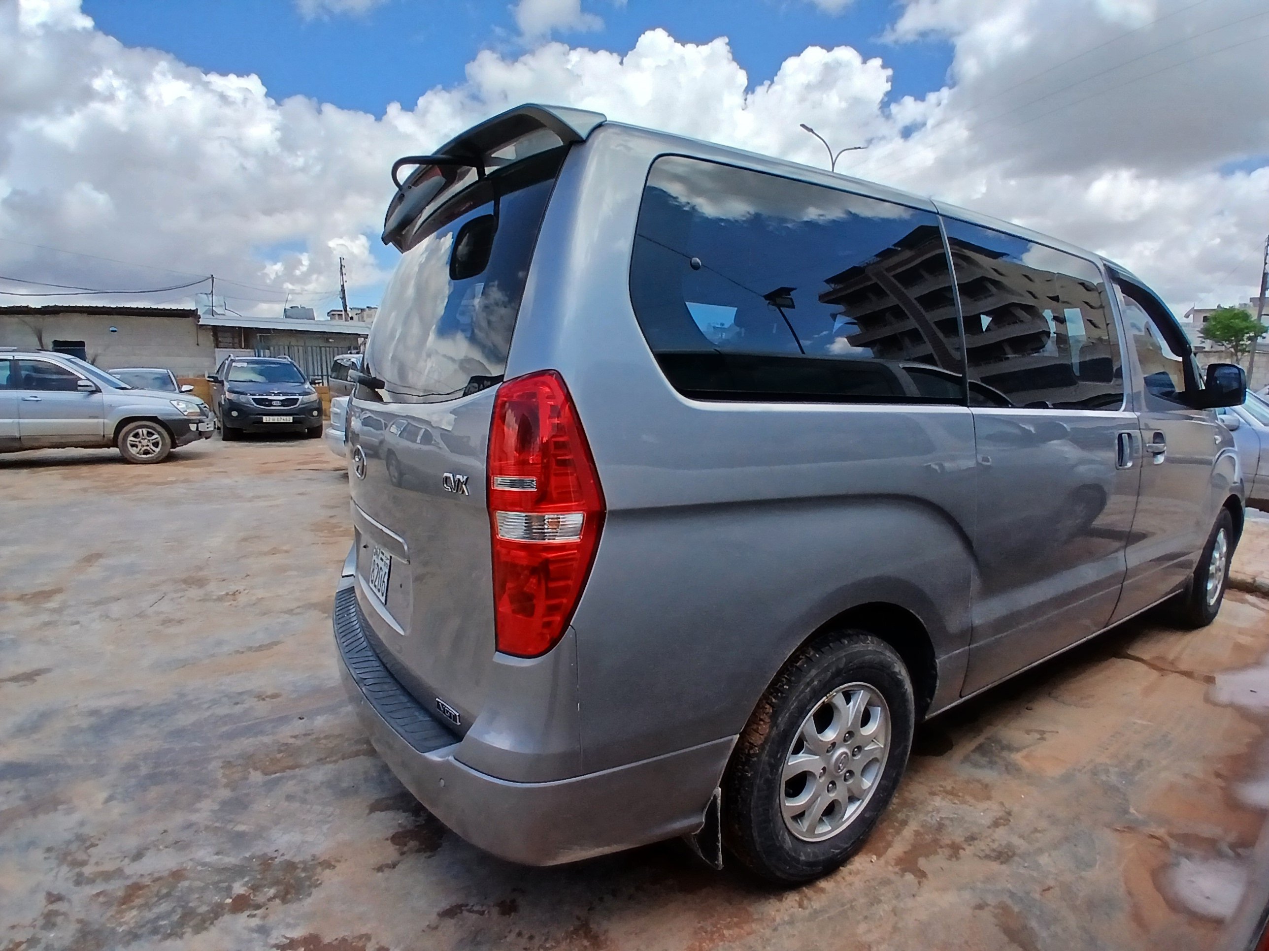kilometrage car sale hyundai h 1 standard van used 2011 aleppo zw image