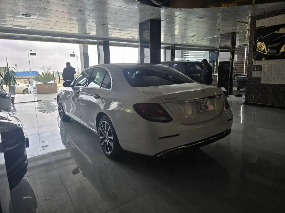 kilometrage car sale mercedes e class e 300 4 matic sedan used 2017 aleppo zo image