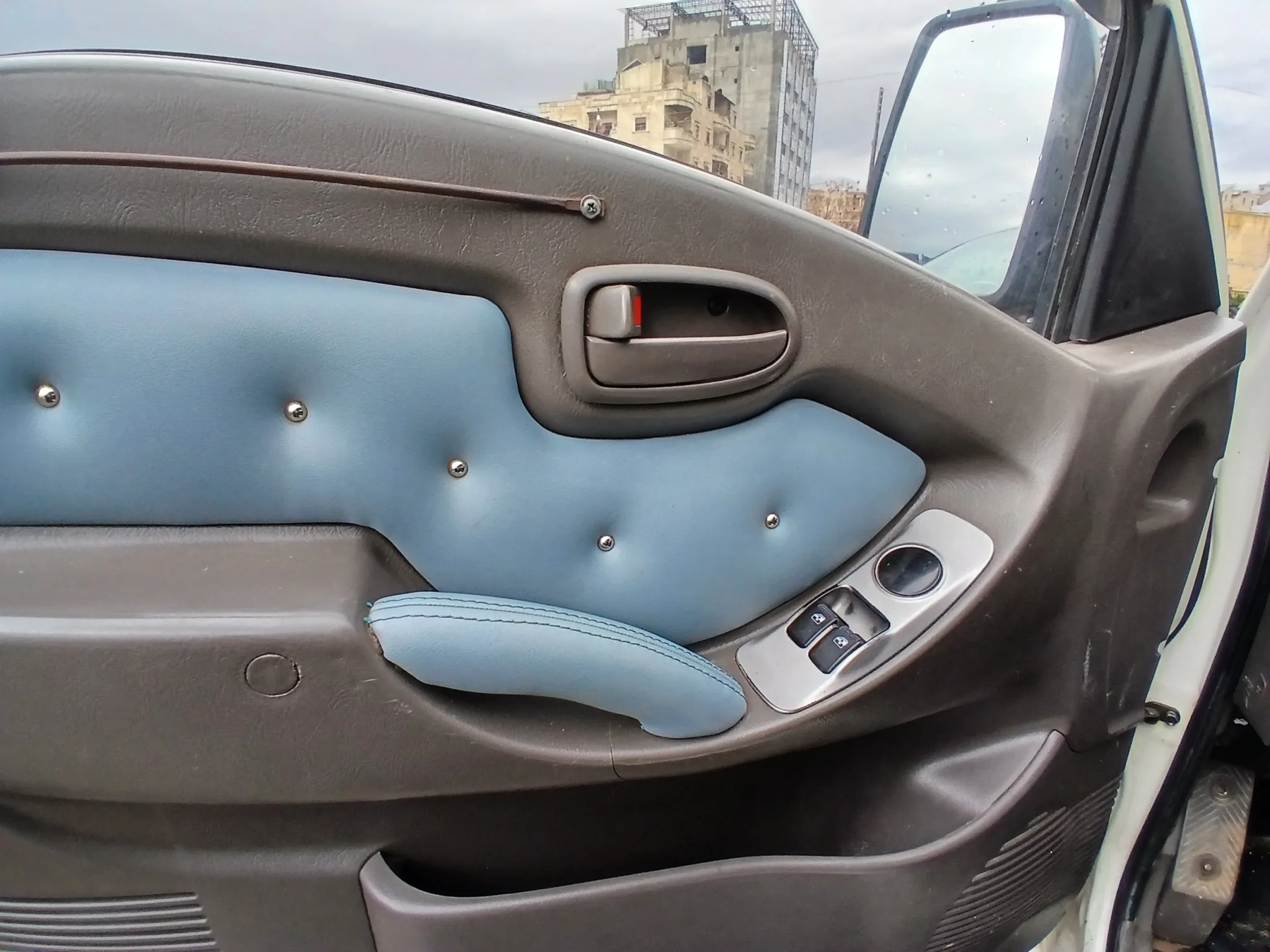 kilometrage car sale hyundai porter ii 2 crdi cargo truck used 2010 aleppo vt image