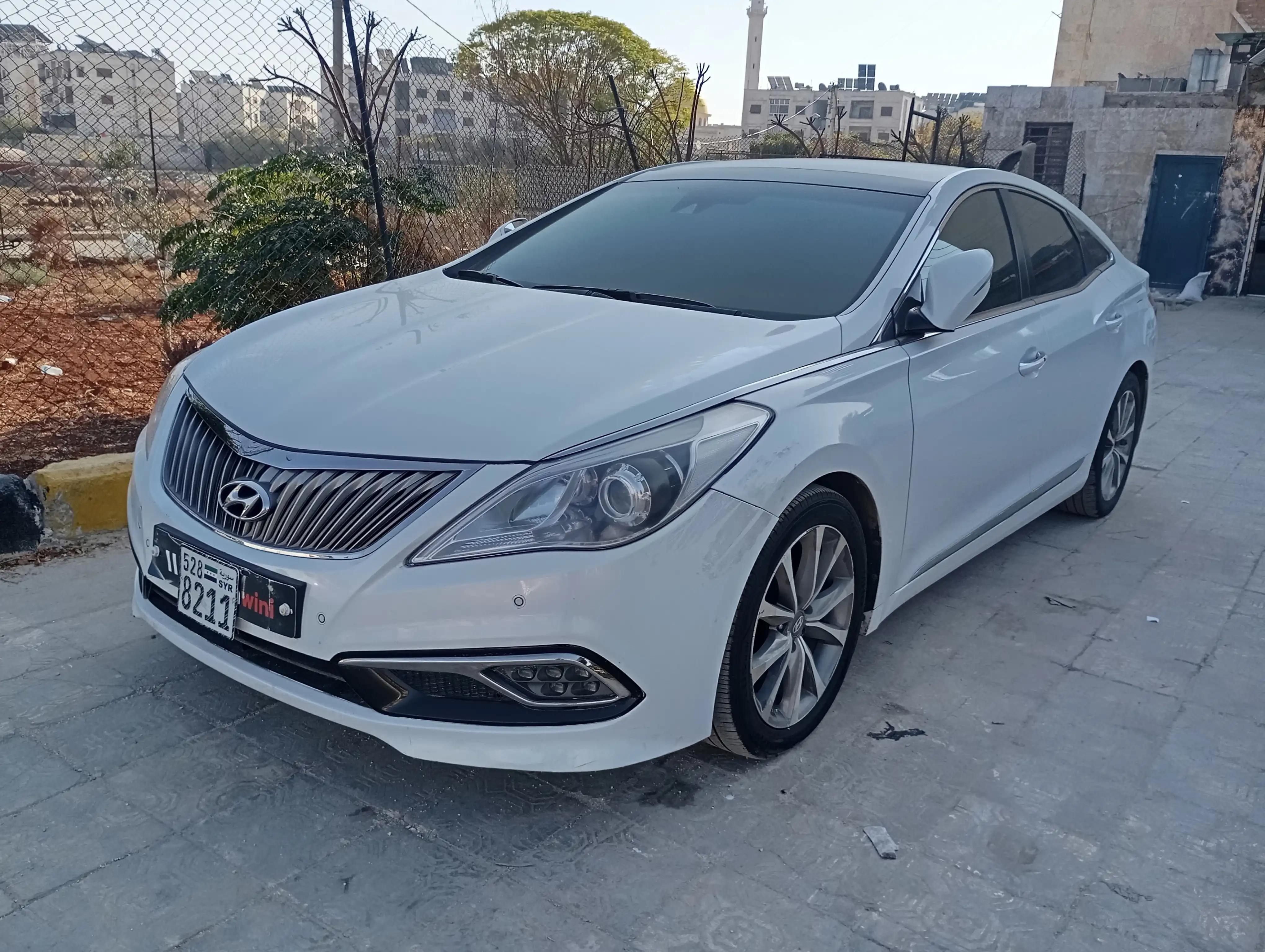 kilometrage car sale hyundai grandeur hg 300 sedan used 2015 aleppo up card image