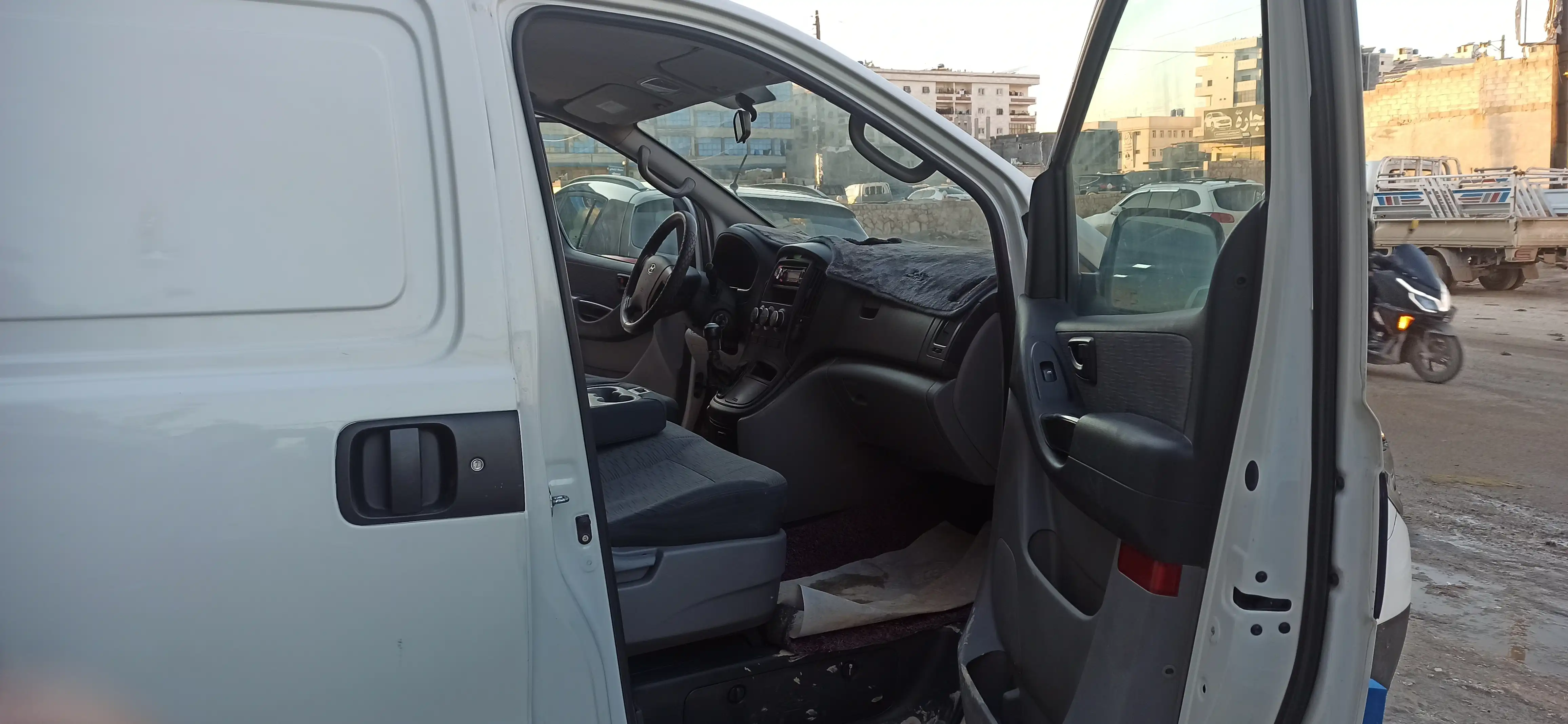 kilometrage car sale hyundai grand starex cvx van used 2011 aleppo wv image